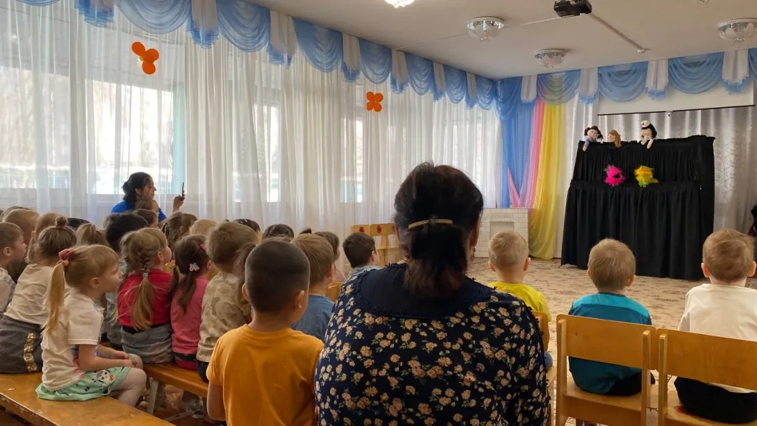 Волонтеры Церкви Иисуса Христа Святых в детском саду № 233 Заводского района г. Саратова. @2024 Intellectual Reserve Inc., Все права защищены.