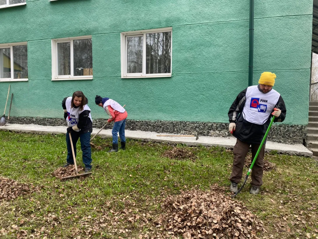 Прихожане Церкви Иисуса Христа Святых последних дней в Екатеринбурге оказали помощь Пансионату для престарелых и инвалидов «Семь ключей». Автор фото: Иван Маланьин