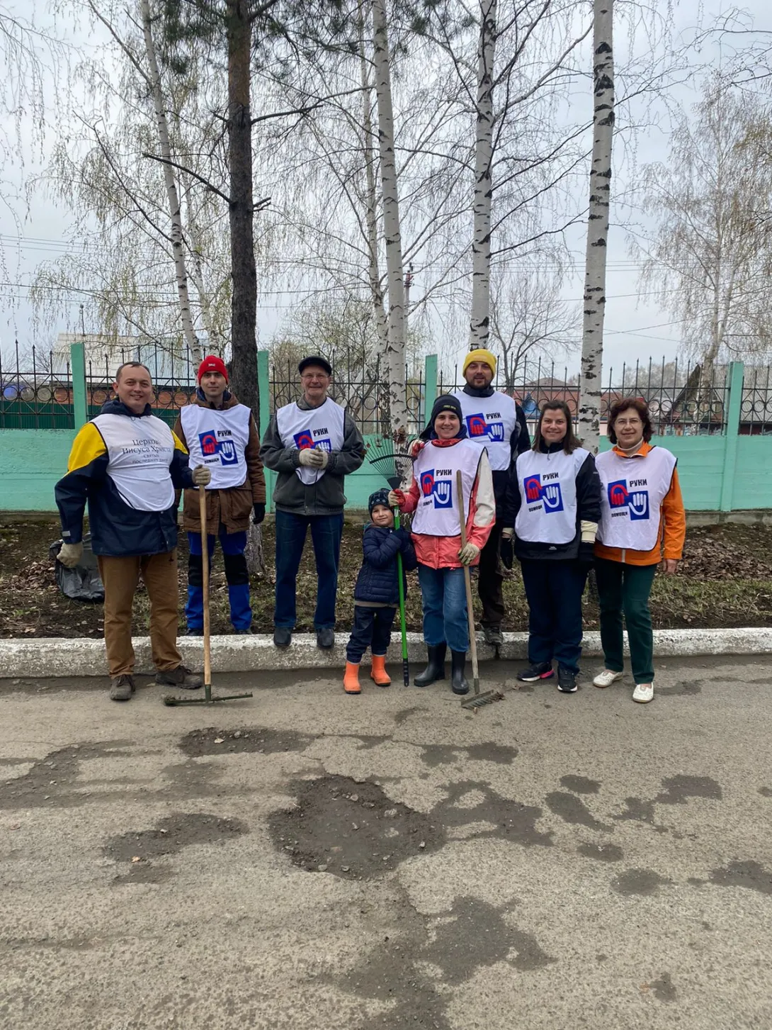 Прихожане Церкви Иисуса Христа Святых последних дней в Екатеринбурге оказали помощь Пансионату для престарелых и инвалидов «Семь ключей». Автор фото: Иван Маланьин