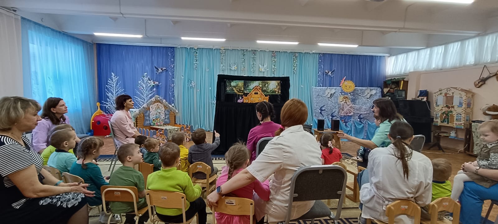 Волонтеры Церкви Иисуса Христа Святых последних дней показали кукольные спектакли для детей в Омске. Автор фото: Чернышков Контантин.