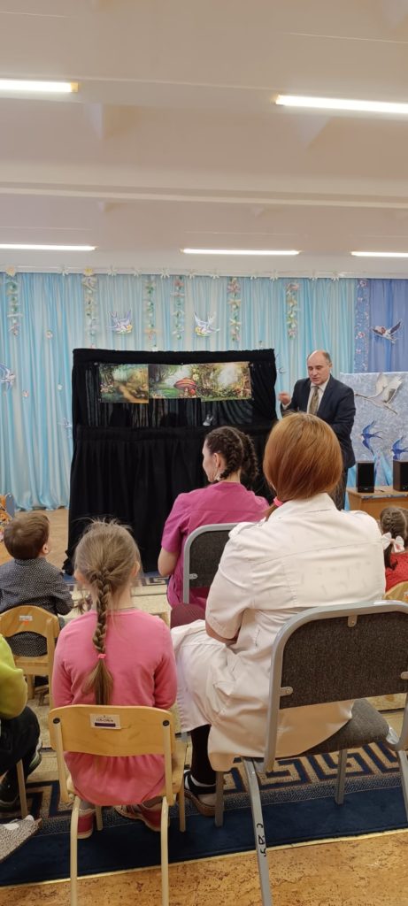 Волонтеры Церкви Иисуса Христа Святых последних дней показали кукольные спектакли для детей в Омске. Автор фото: Чернышков Контантин.